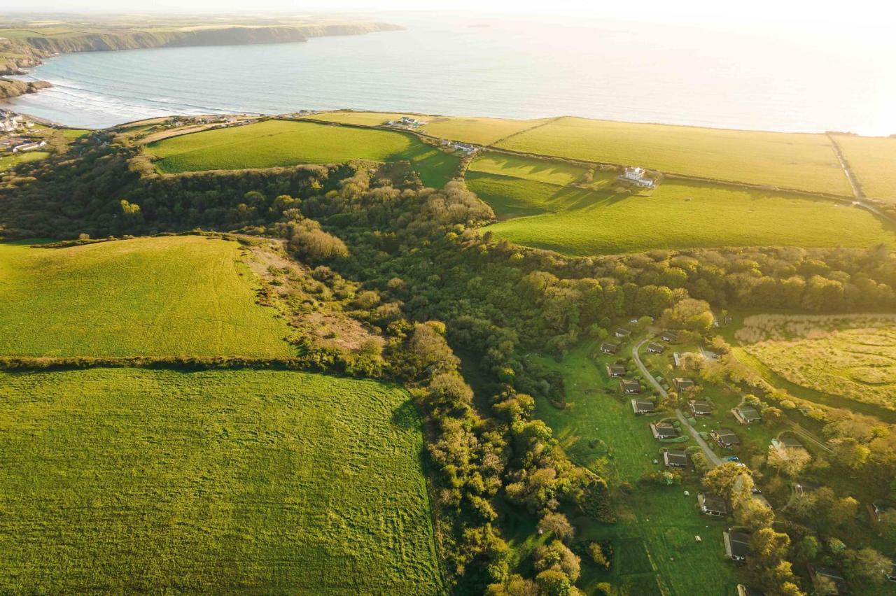 Timber Hill Self Catering Cedar Lodges Broad Haven Exterior foto