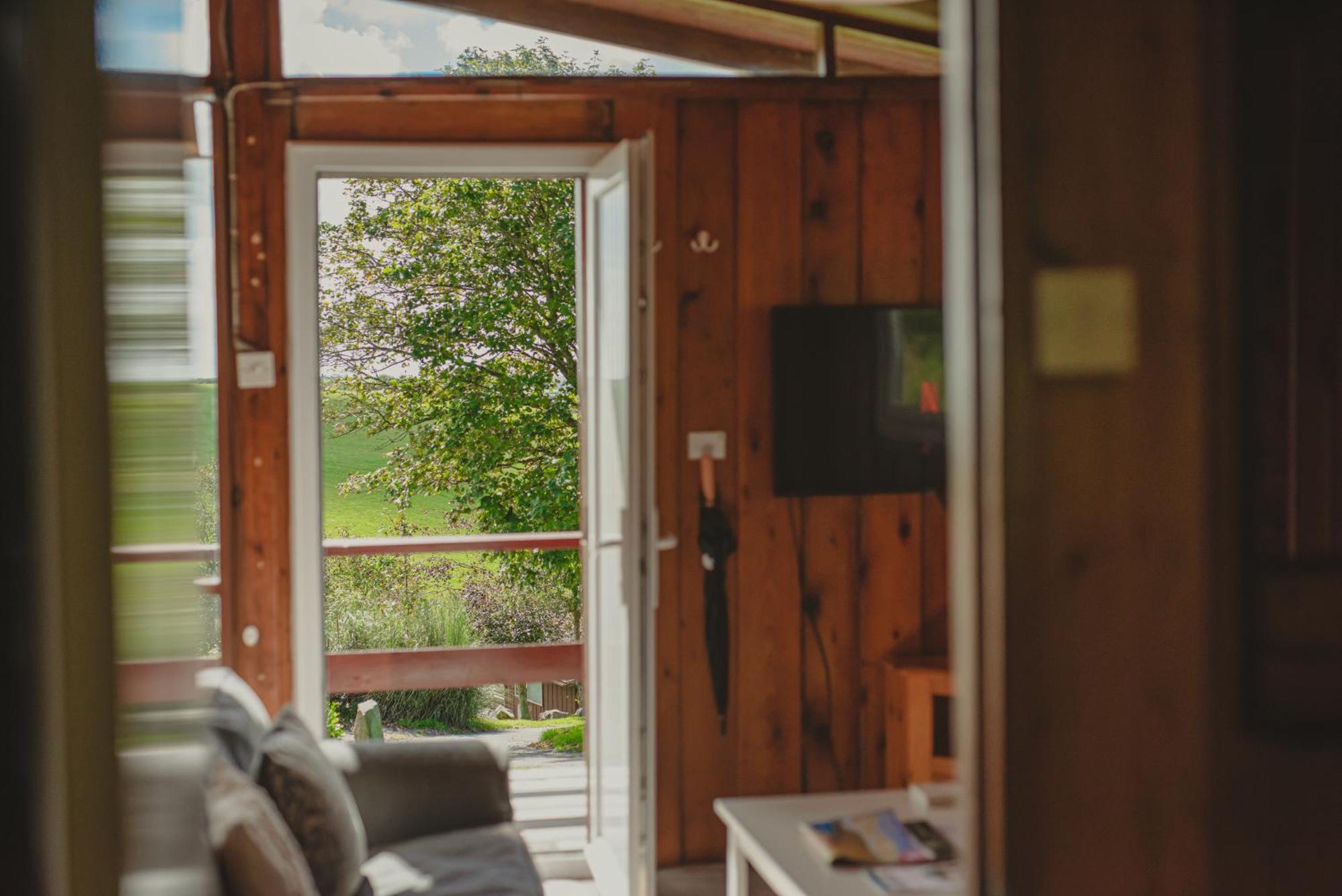 Timber Hill Self Catering Cedar Lodges Broad Haven Exterior foto